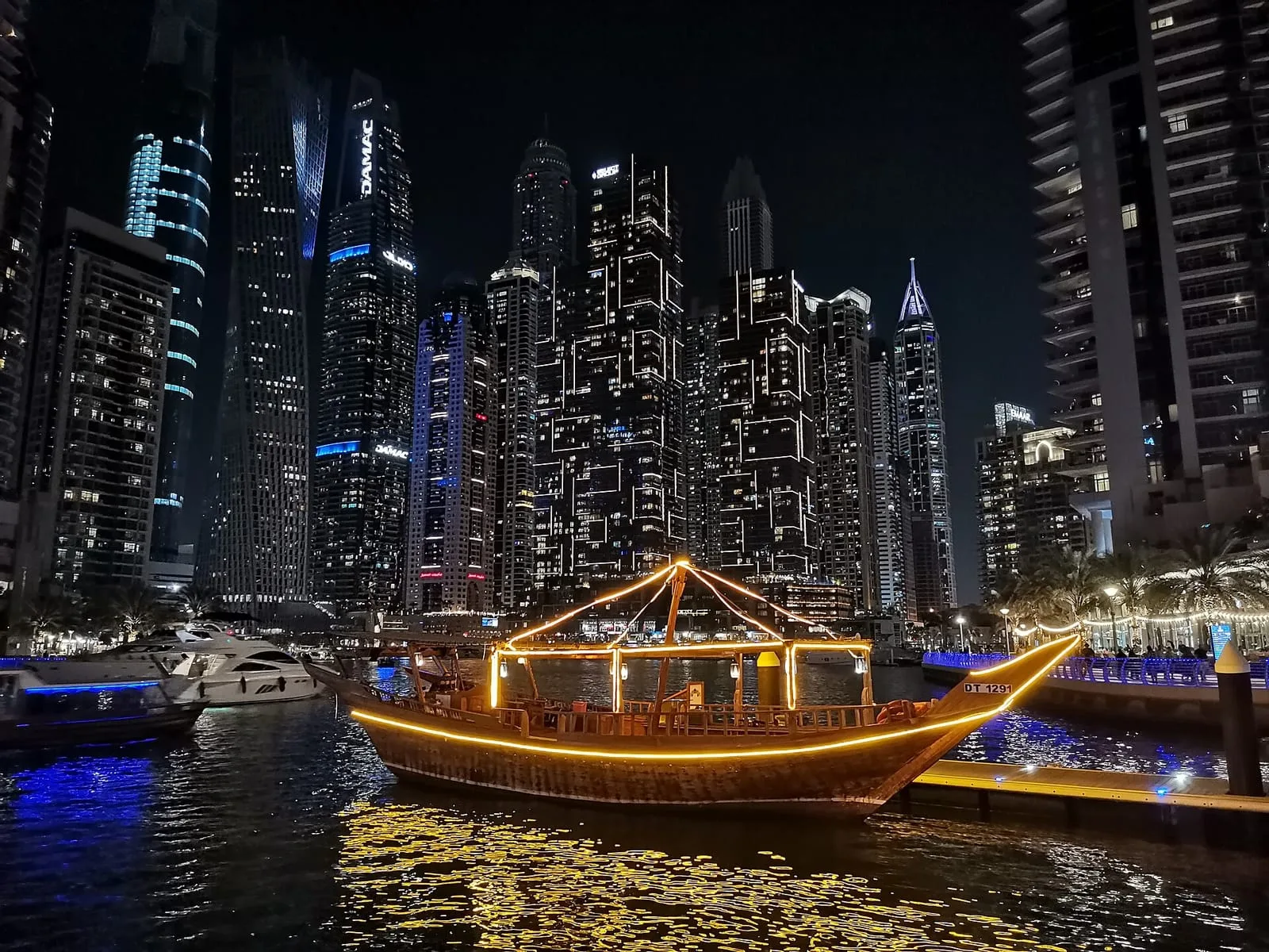 Dubai Marina Dinner Cruise: Mega Yacht with Buffet